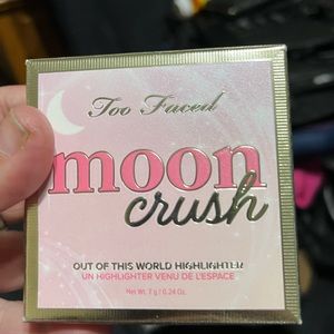 Too Faced Moon Crush Highlighter